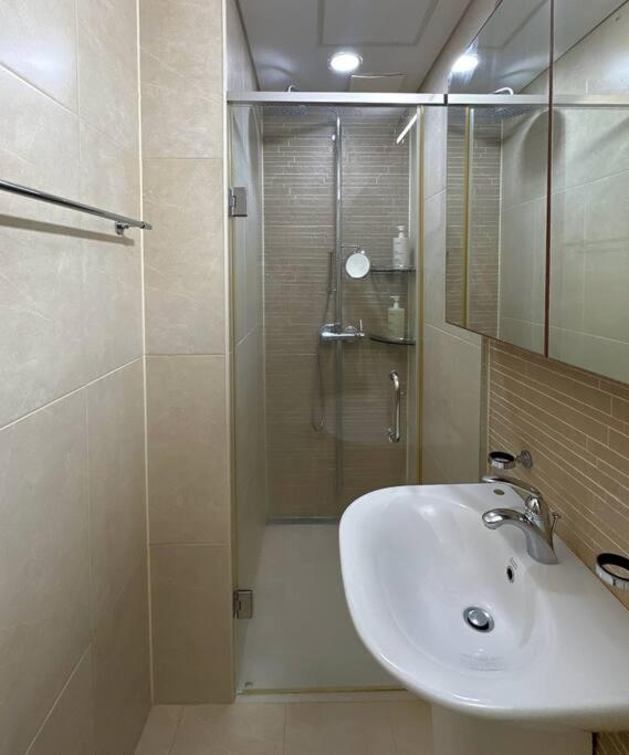 Spacious & Modern Family Retreat Pangsapuri *